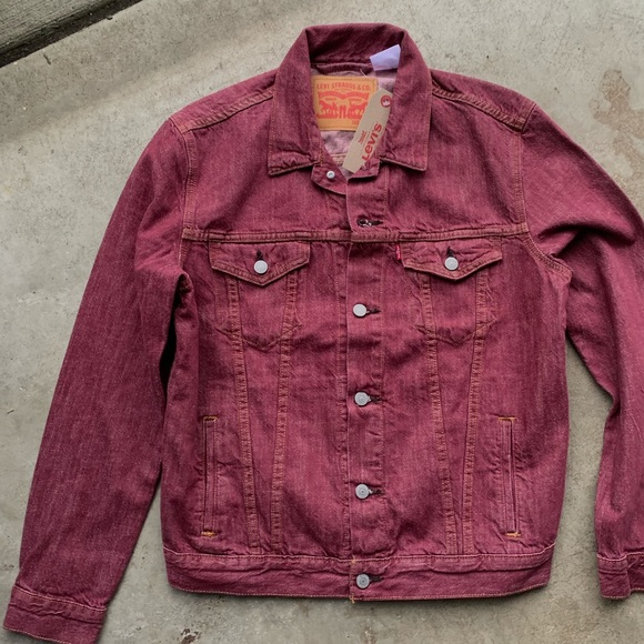 NWT levis denim jacket red men’s trucker jean